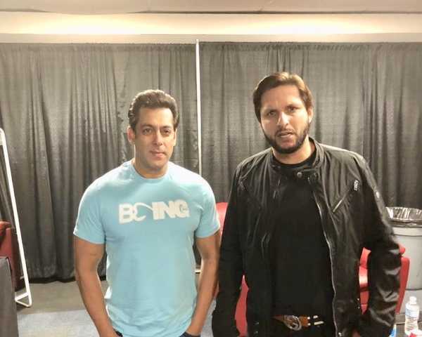 Shahid Afridi meets Salman Khan at an event in Toronto, Canada