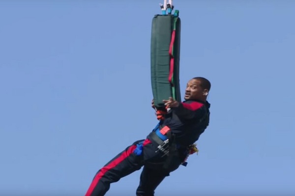 Will Smith celebrates 50th birthday: bungee jumps from a helicopter over Grand Canyons