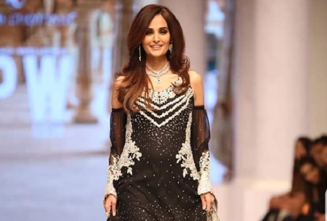 Top model and mommy to be Mehreen Syed stumbled while walking the ramp