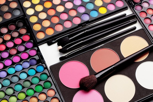 Top 6 drugstore eye-shadow palettes with the burst of colors