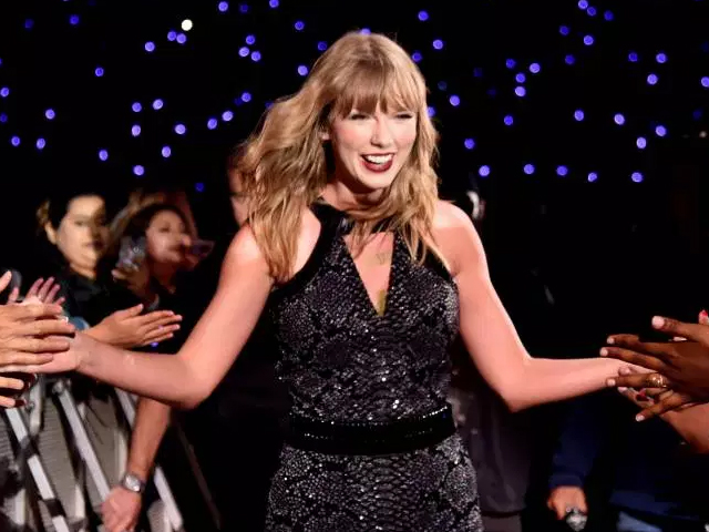 Taylor Swift donates to a fan’s mother