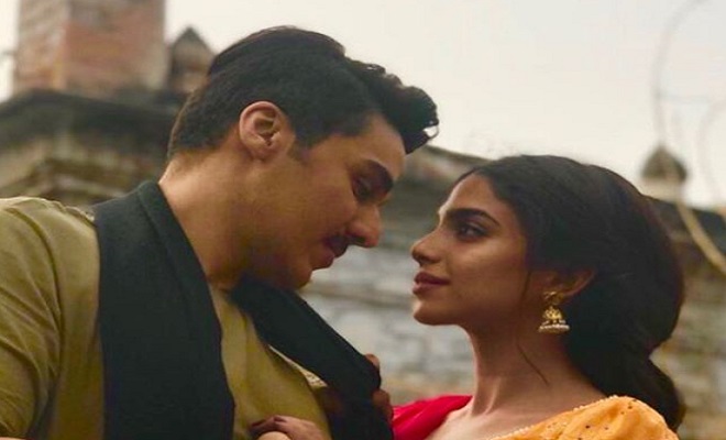 Sonya Hussyn & Ahsan Khan share a sizzling chemistry in Aangan’s new teaser