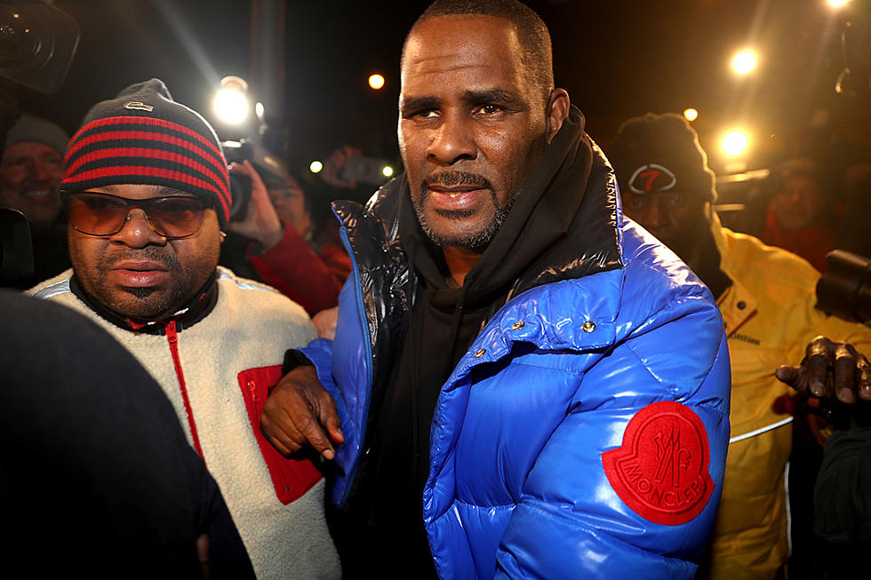 R. Kelly turns himself in to Chicago Police after being charged for sexual abuse