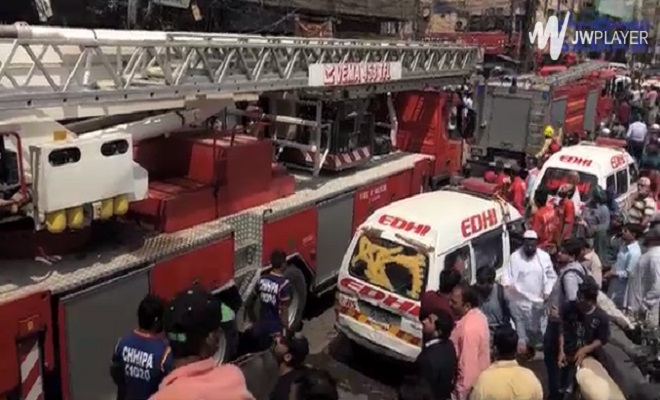 Two dead, several injured as building catches fire in Gulshan-e-Iqbal, Karachi