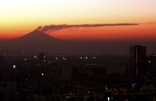 Popocatepetl-volcano-near-Mexico-City