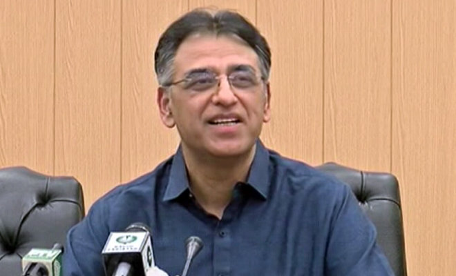 Here’s how Pakistanis are reacting upon Asad Umar’s stepping down as Finance Minister