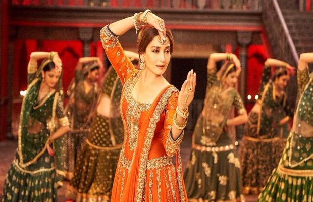 Madhuri pulls off some kathak steps in newly released Kalank’s ‘Tabaah Ho Gaye’