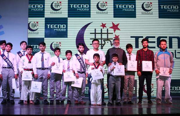 Group_Photo_of_Tecno_CEO_and_Khubaib_Chairman_with_Prphans_620x400