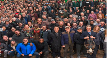 Avengers’ entire cast and crew in a single frame