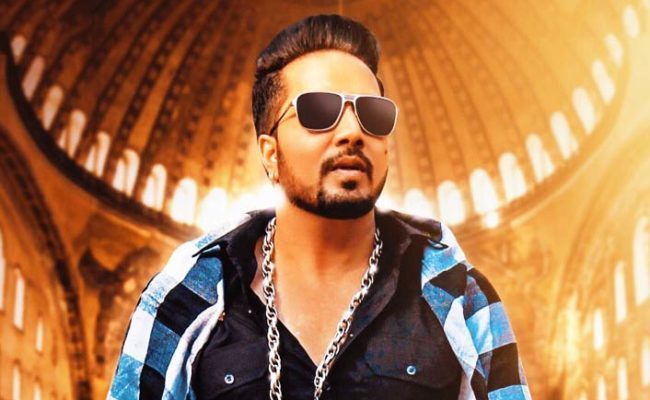 Mika Singh banned by Indian Film Association after performing in Pakistan