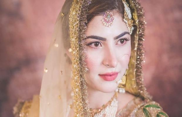 Nimal-does-her-own-makeup-for-nikkah