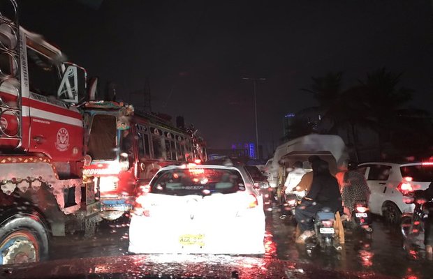 Rain wreaks havoc in Karachi; resulting in massive traffic jam