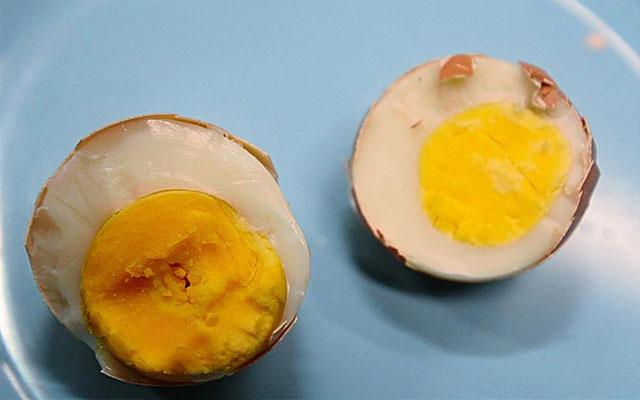 Four Suspects Arrested for Selling Fake Eggs in Karachi
