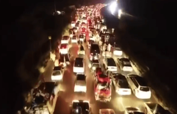 Azadi March Caravan Enters Islamabad through Expressway