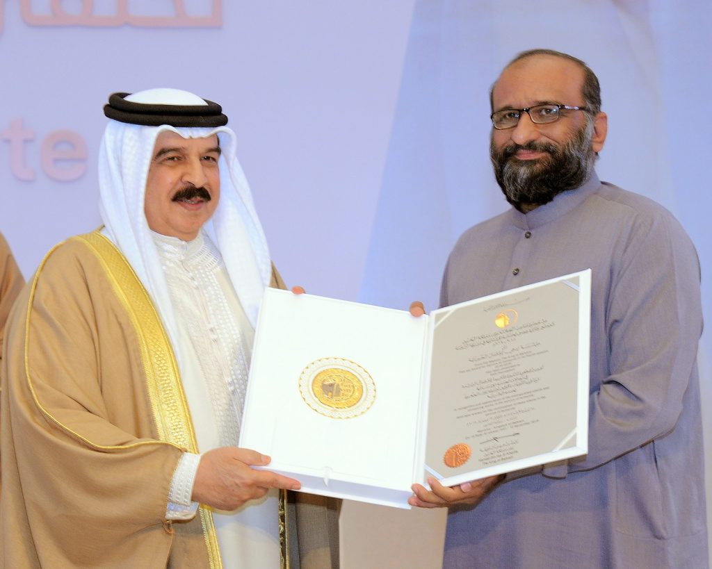 Faisal Edhi receiving award