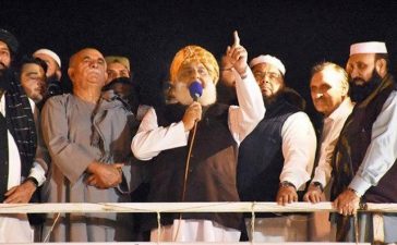 Azadi March - Maulana Fazlur Rehman warns PM Imran Khan