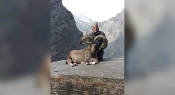 Italian citizen hunts Markhor in Skardu after paying $83500 for hunting permit