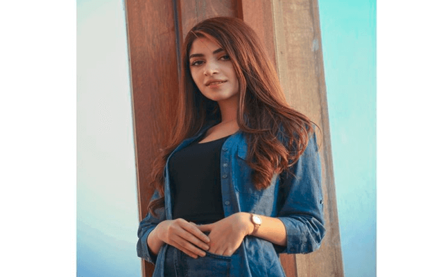 Kinza Hashmi stuns fans with her singing debut