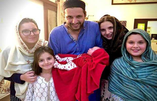 Shahid Afridi Welcomes 5th Daughter