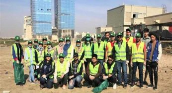 Students of IoBM take charge to clean Karachi Beach to support Dettol’s Hoga Saaf Pakistan movement
