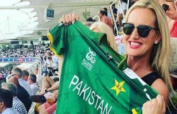 Shaniera Akram Has Officially Been Declared Pakistan’s Bhabi and She Loves It!