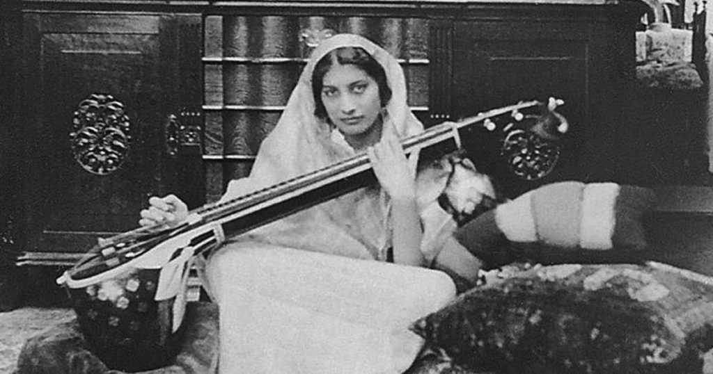 Noor Inayat Khan with piano 