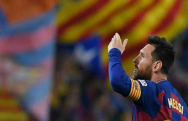 Messi to stay with Barcelona for another year