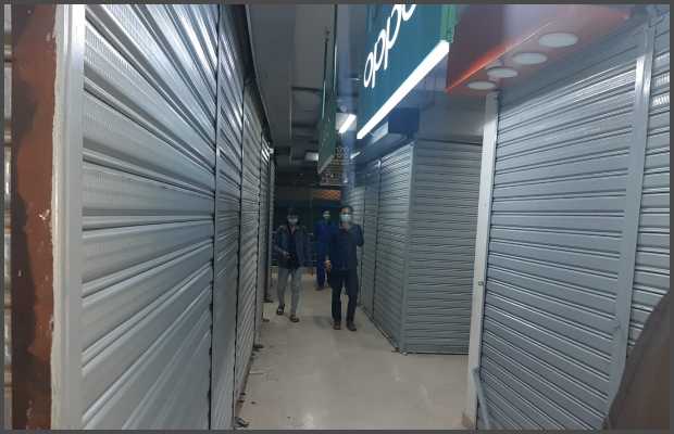 Karachi: Imtiaz Supermarket, Continental Bakery and several mobile shops sealed over COVID-19 SOP violations
