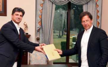 PM Imran Khan Reading Recommendation