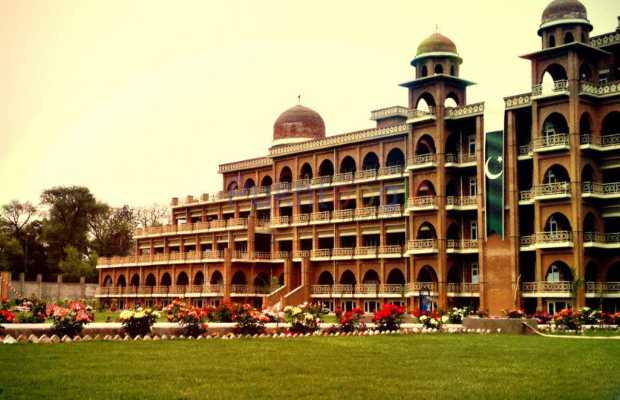 Peshawar Uni makes ‘shalwar kameez’ compulsory for female students