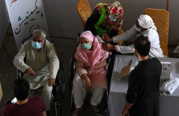 Pakistan reports 112 more COVID-19 related deaths & 4,976 fresh positive cases