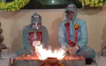Indian couple ties knot in PPE kits
