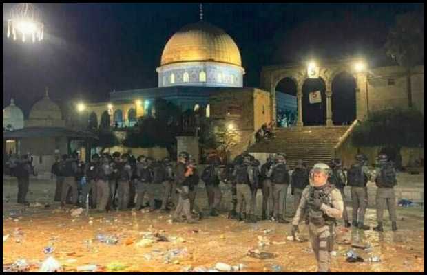 Israeli police raid Al Aqsa Mosque leaving dozens of worshipers wounded