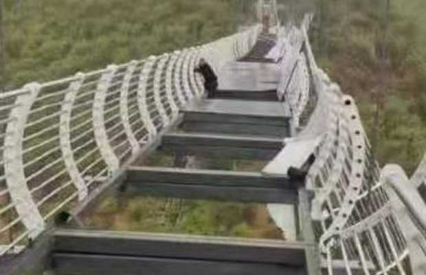 Strong winds shatter glass bridge in China