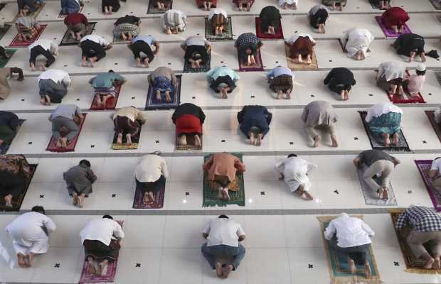 Muslims across the globe mark Eid