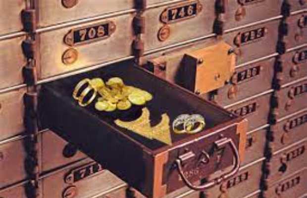 Bank employees arrested in Karachi for ‘replacing gold jewellery with fake’ in lockers