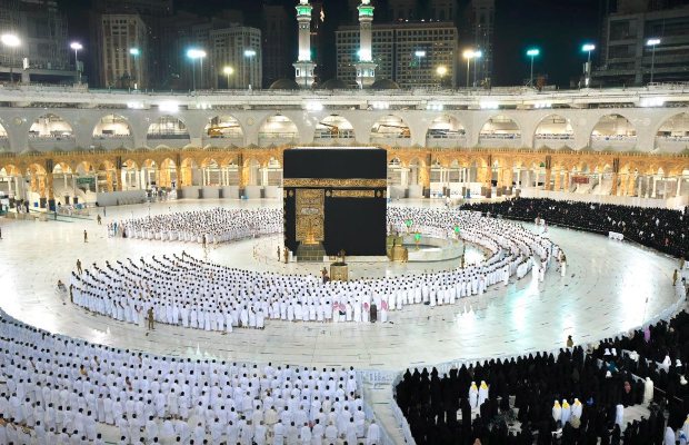 For the first time in over a year, Masjid al Haram abolish Covid precautions