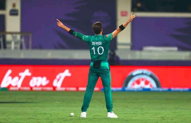 Early wickets by Shaheen Afridi
