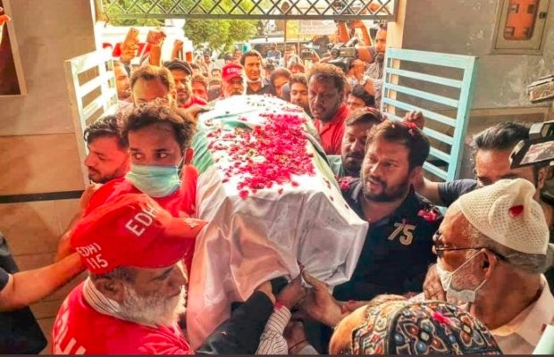 Umer Sharif's coffin