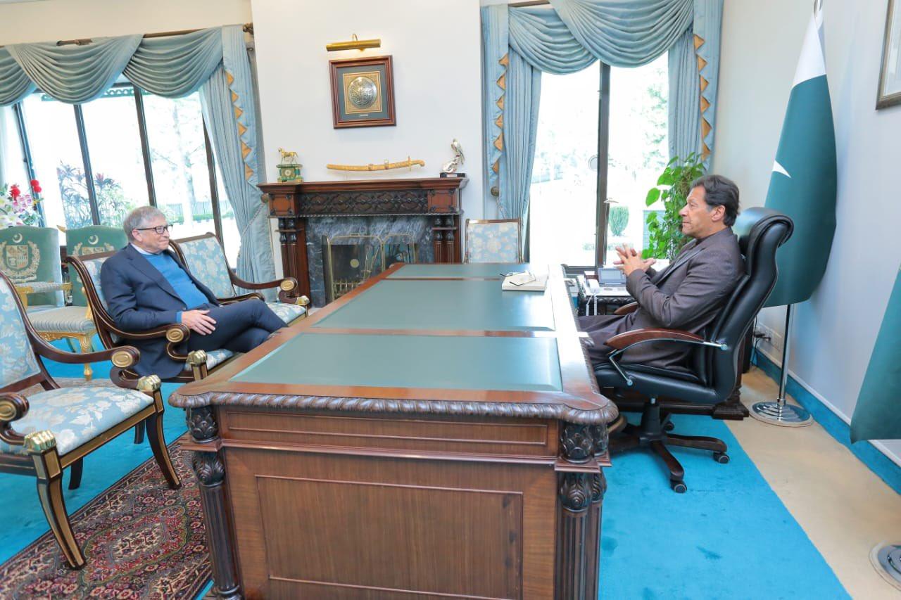 Bill Gates while meeting with Imran Khan