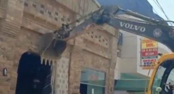 Karachi: Authorities demolish illegally built wedding halls at Korangi Crossing