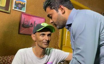 Umar Akmal visits ailing Zulqarnain Haider
