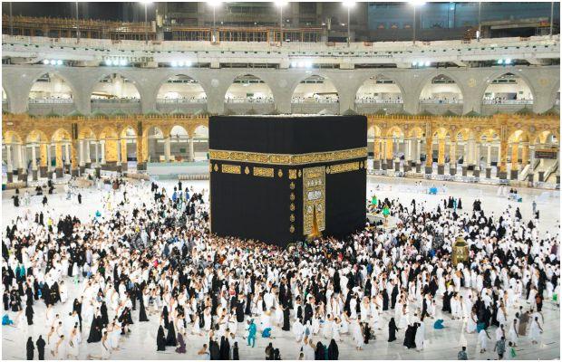 Barriers around the Kaaba removed