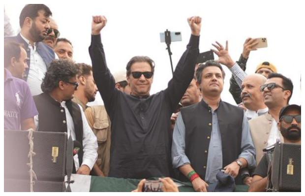 PTI Long March Day 5: Imran Khan rejoins the caravan in Gujranwala, fires broadsides at Nawaz and Zardari in his first speech
