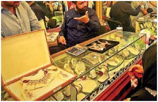 Gold prices hit historic high in Pakistan 