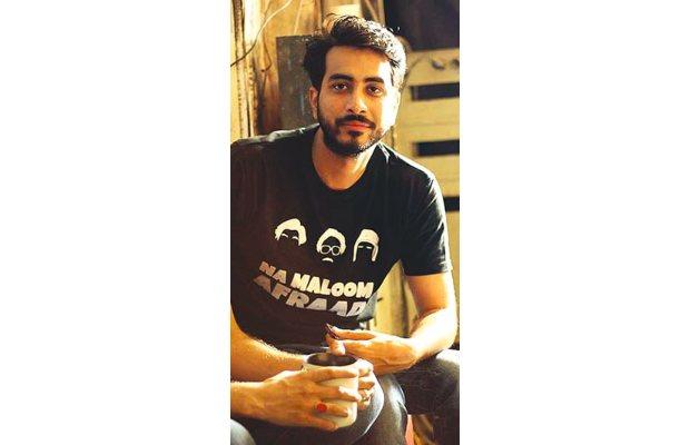 Nabeel Qureshi and his production team attacked during shoot in Karachi