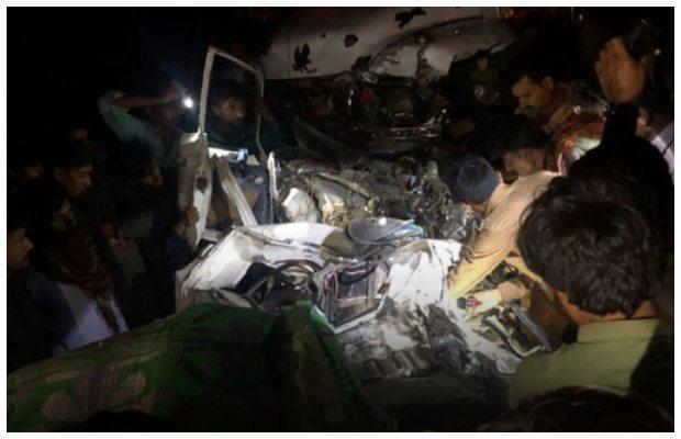 Nine picnickers from Karachi killed in road accident in Thatta