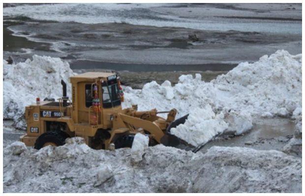 The main Kaghan-Naran road closed to all types of traffic following glacier outburst