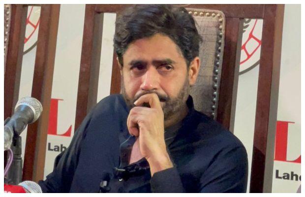 Abrar ul Haq breaks into tears announcing his resignation from PTI