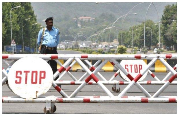 Srinagar Highway Islamabad closed for traffic